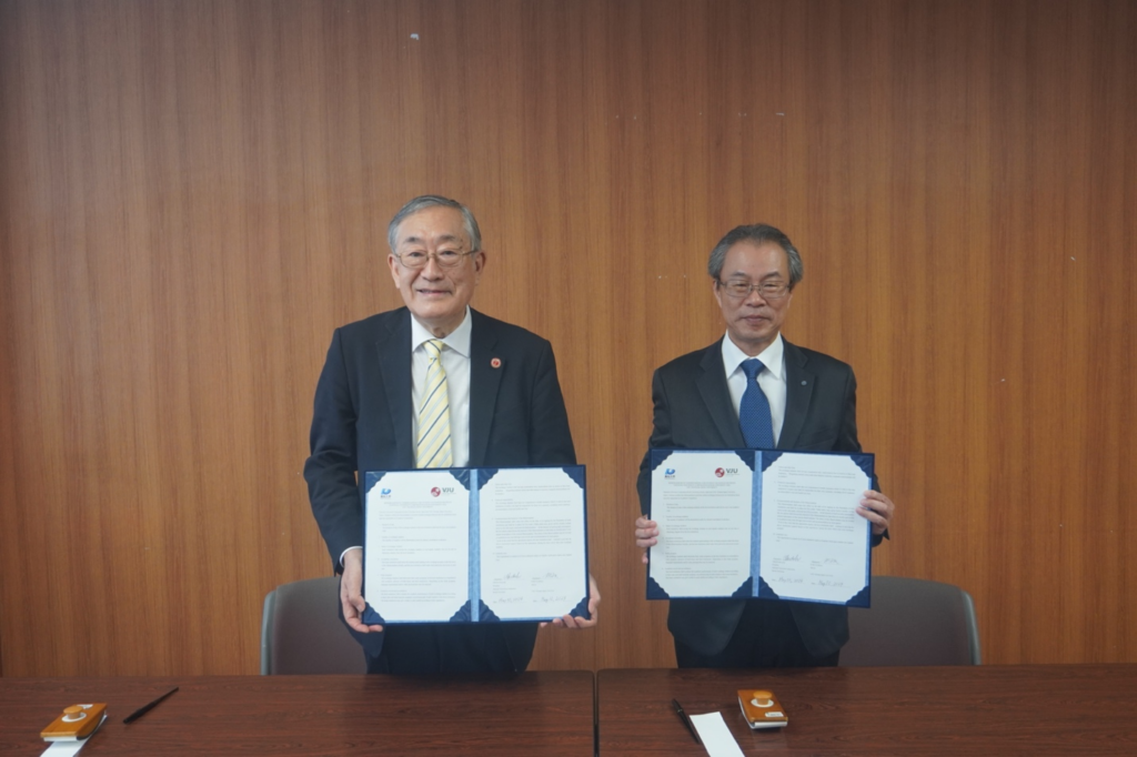 高知大学と大学間学術交流協定署名式を実施